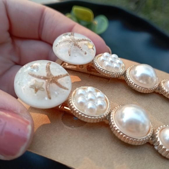 Gold Starfish Romantic Pearlcore Hair Clips - Picture 9 of 13